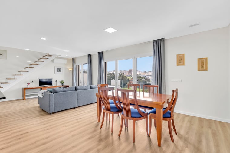 The open living and dining space of the Buarcos home