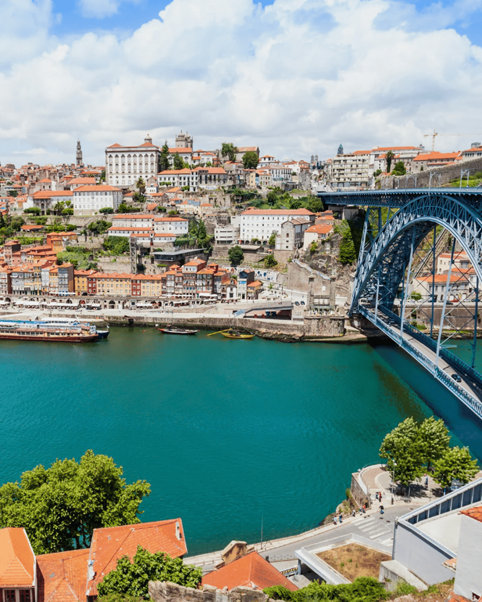 Porto's Ribeira quarter and the Dom Lu&iacute;s bridge