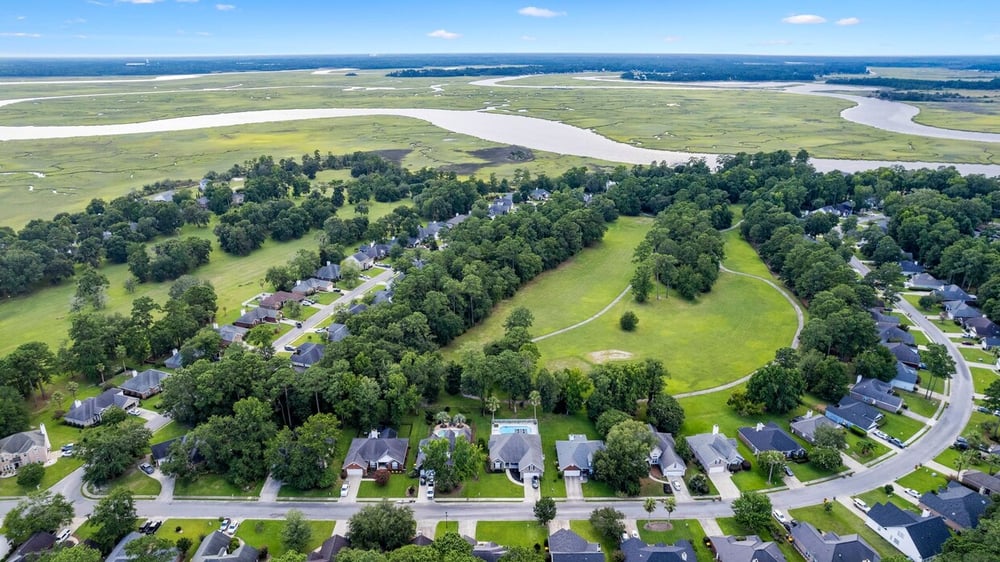 Residential community setting near Richmond Hill and Savannah