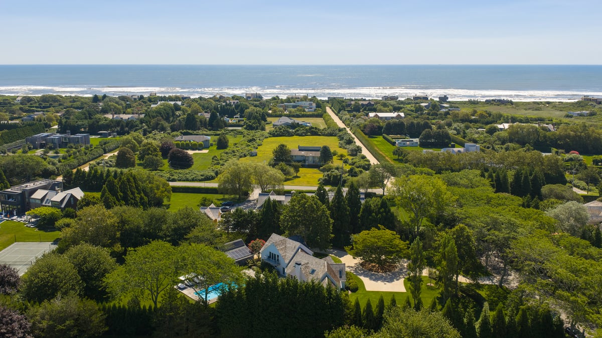 Beautifully Renovated Sagaponack South Near the Ocean, photo 1 of 33