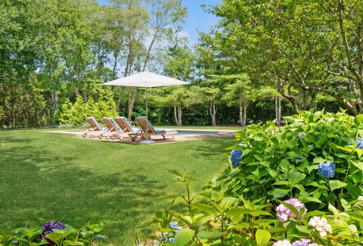 337 Noyac Path, photo 1 of 16