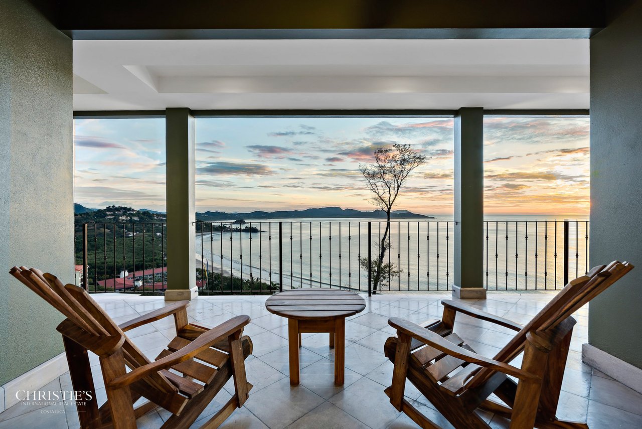 360 - 307 Splendor Condo