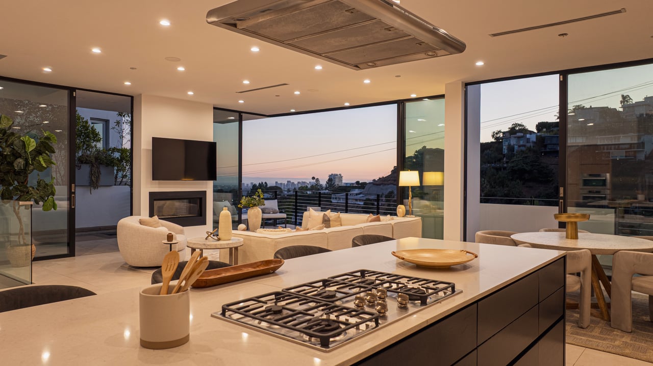 1516 Forest Knoll Dr, Sunset Strip