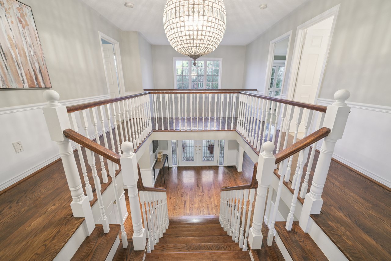 Prestigious Glen Abbey living with a backyard made for summer