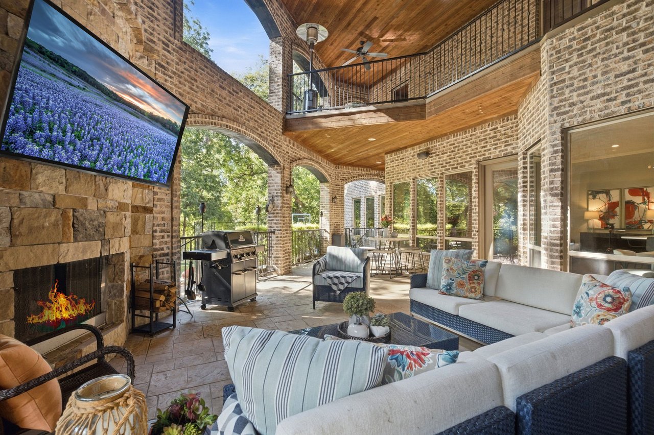1700 Surrey Lane