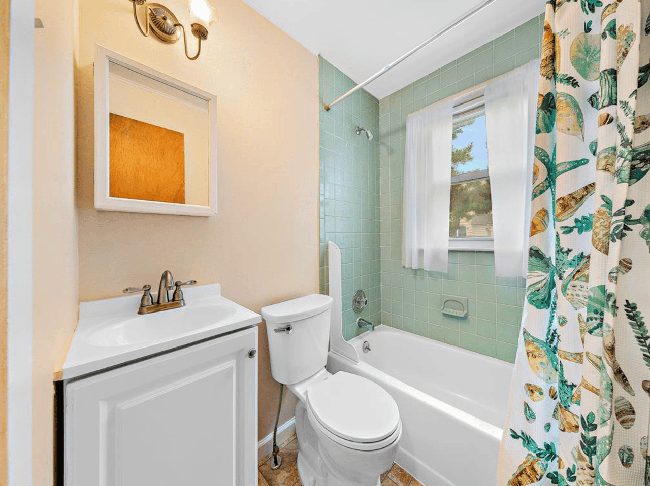 104 E Mermaid Lane, Peahala Park