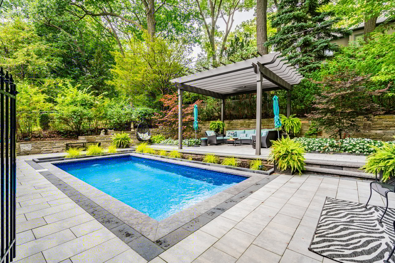 275 Glen Manor Dr E