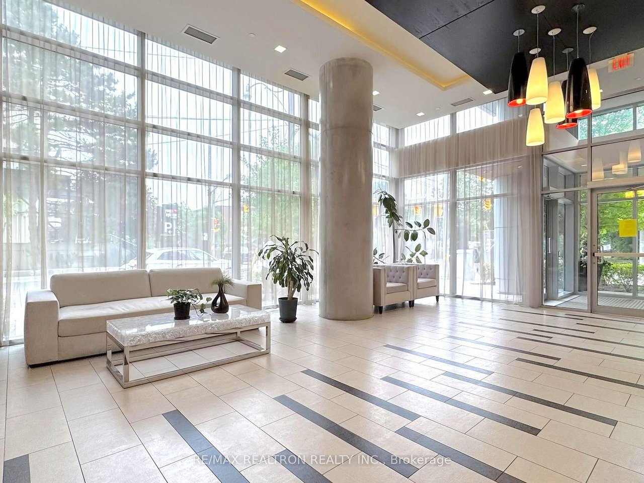 PENTHOUSE ON ENGLINGTON CROSSTOWN LRT