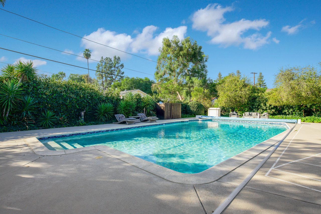 Melba Ave, 91367