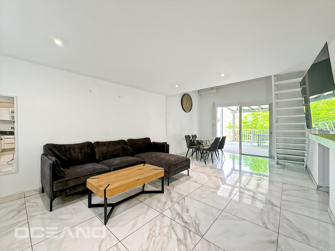 Cozy Home with Mezzanine and Large Terrace – Orient Bay