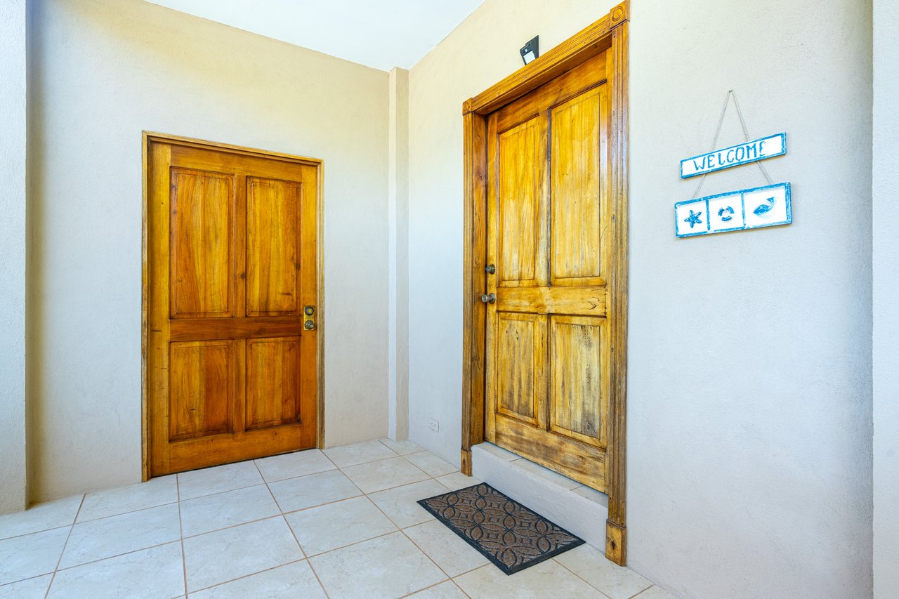 Casa Brisa de La Playa, 2 Bedroom Home Just Steps From the Beach!