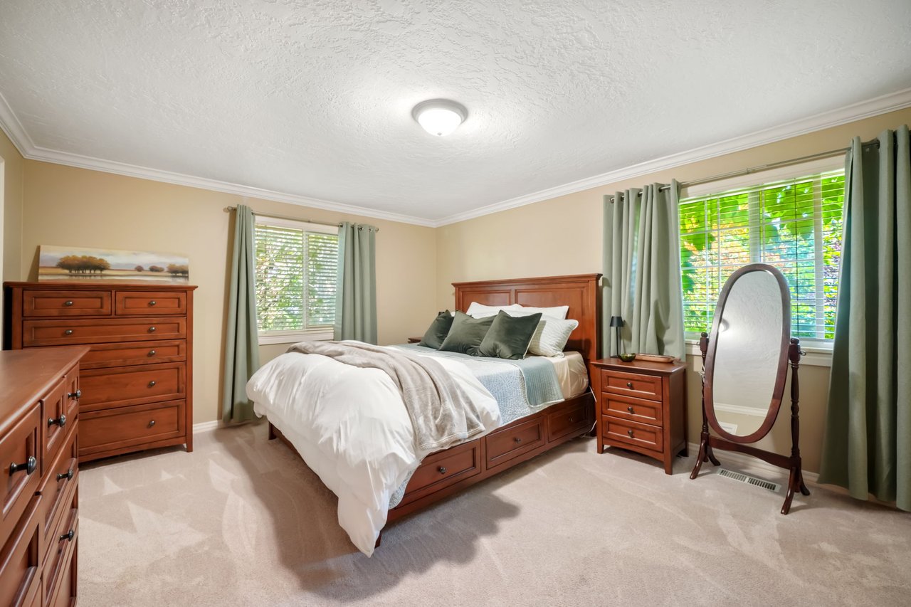 8916 S Cobble Crest Ln