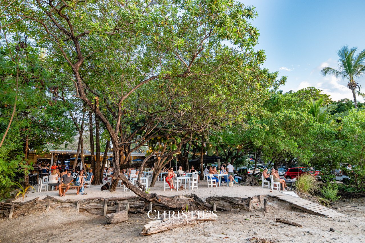 Beachfront Restaurant in Paradise, El Chiringuito