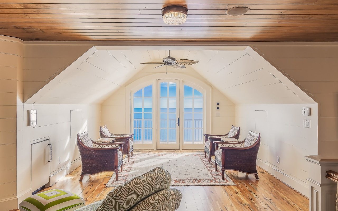 5 Bedrooms 3000sf Home with a View