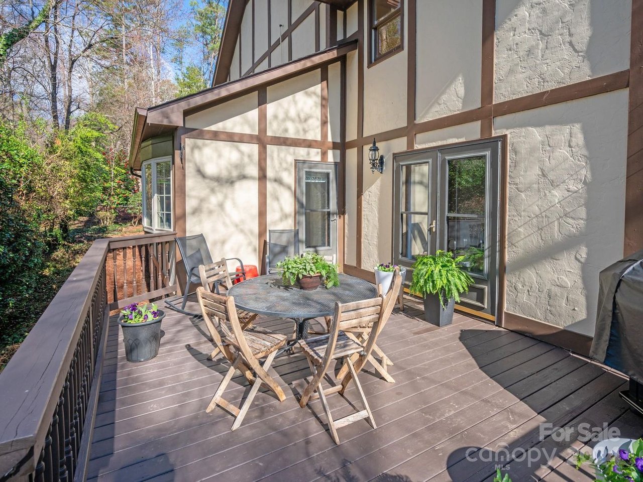 2324 Wedgewood Dr