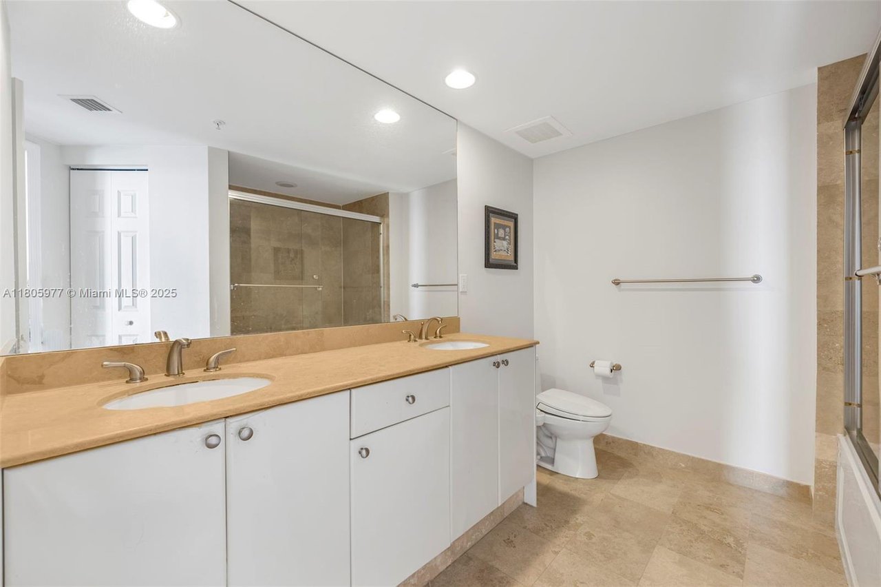 Duo Condominium East, Unit 1604E