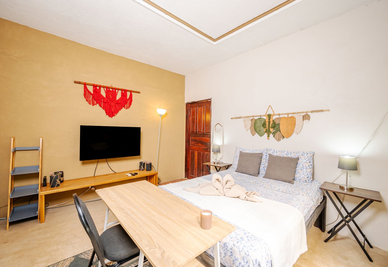 Cornett Retreat | Multi-Unit Colonial Compound 10 Mins to Playa Grande