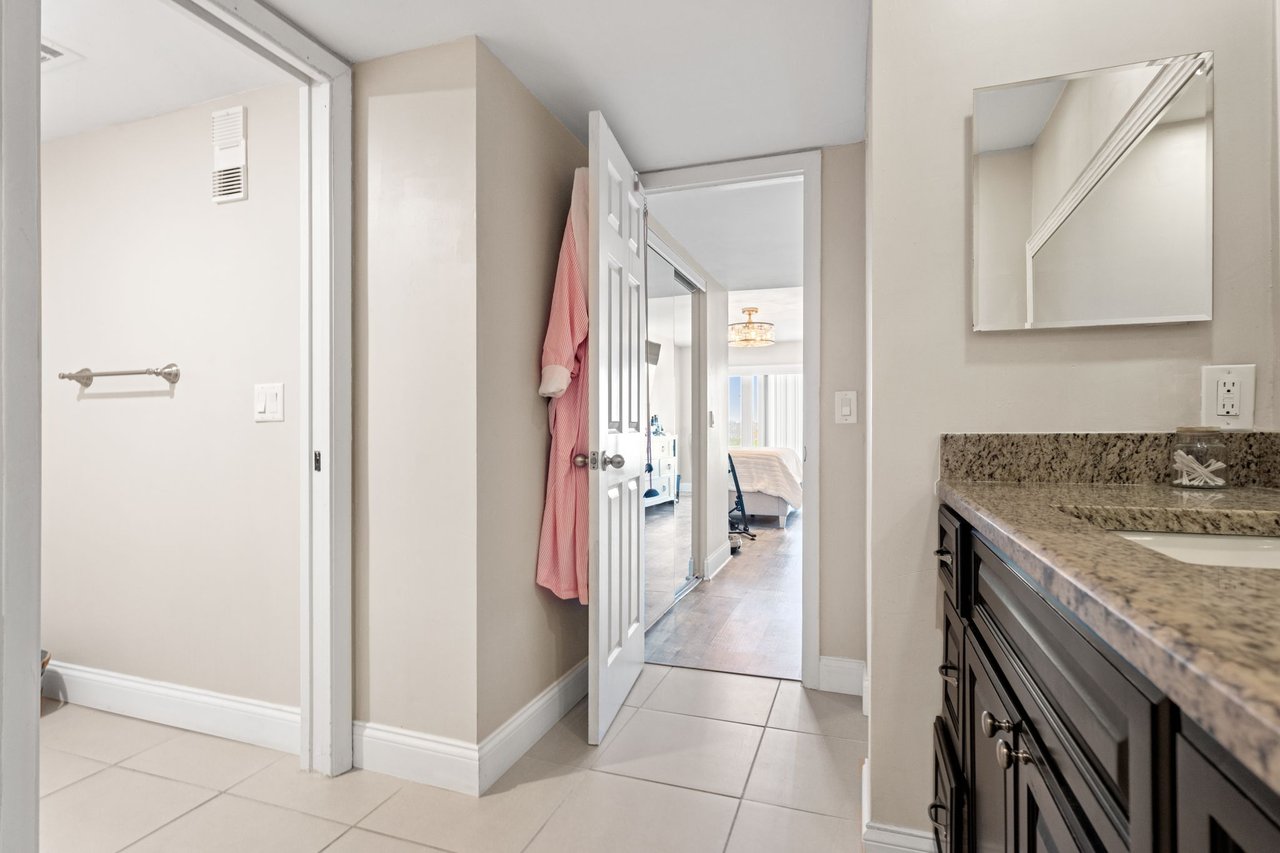 Upgraded 2-Bed Condo in Tarpon Springs with Scenic Views