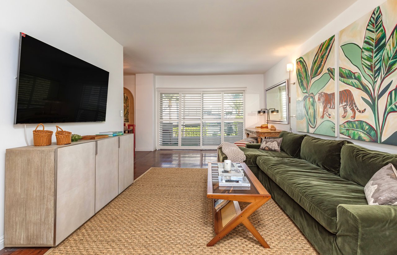 1131 Alta Loma Rd #516