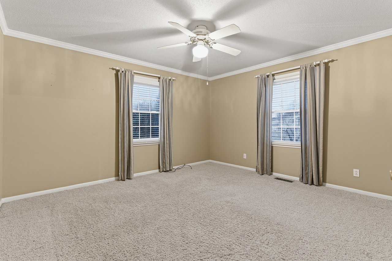 Well-Maintained 4BR in Prime South Huntsville Location