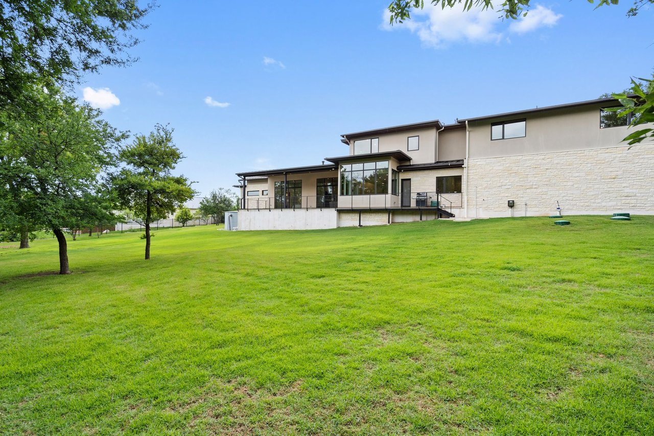 Las Lomas Contemporary