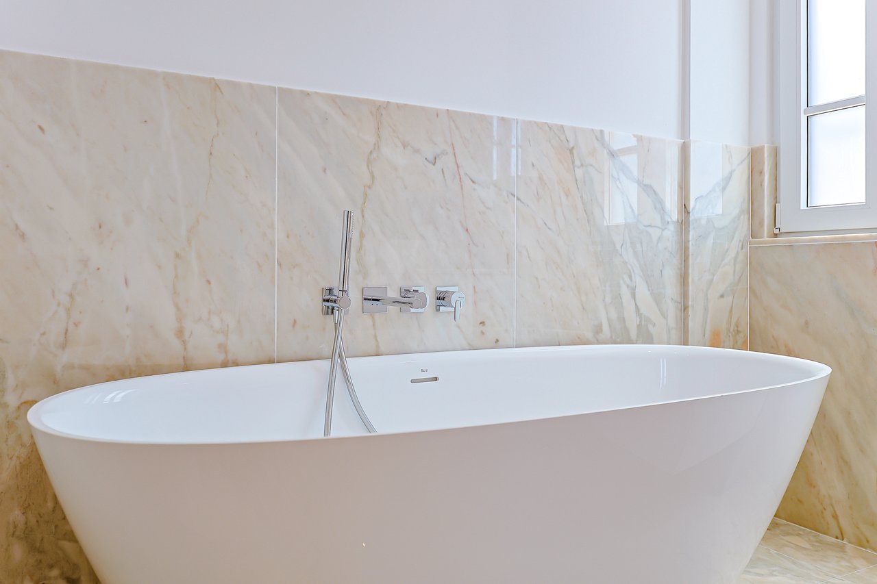 3 Bedroom Duplex with Sea View, Balcony & Private Lift in Monte Estoril