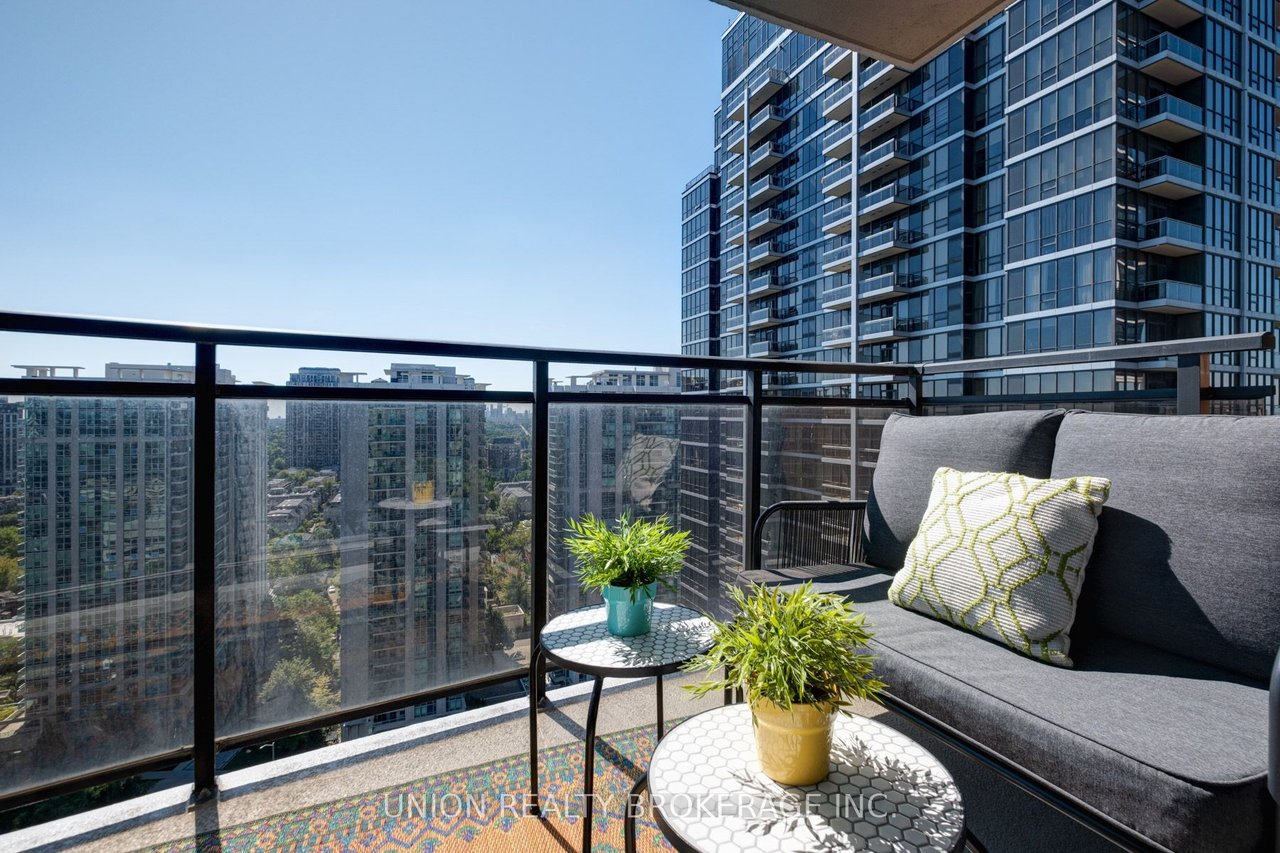 33 Sheppard Ave E, Ste 2402