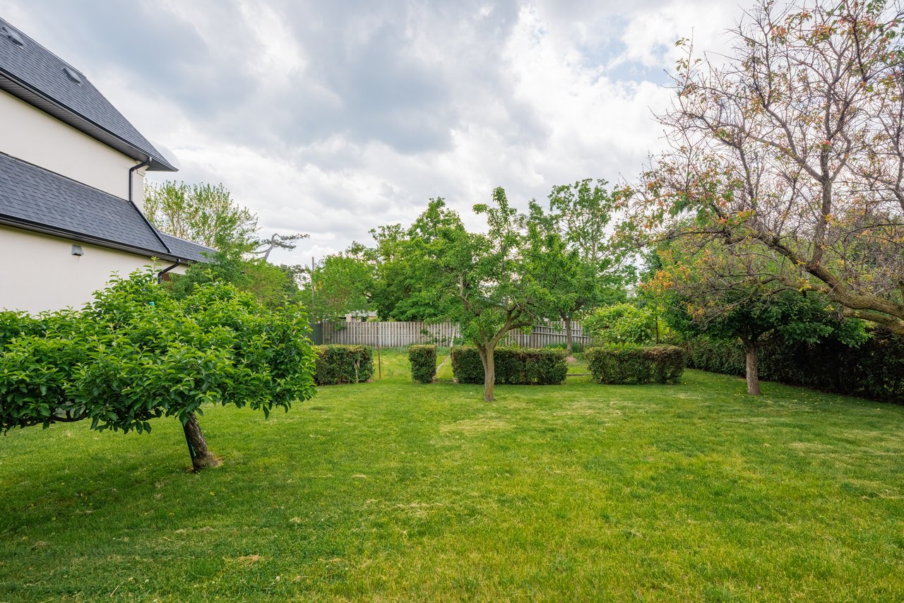 2468 Donnavale Drive