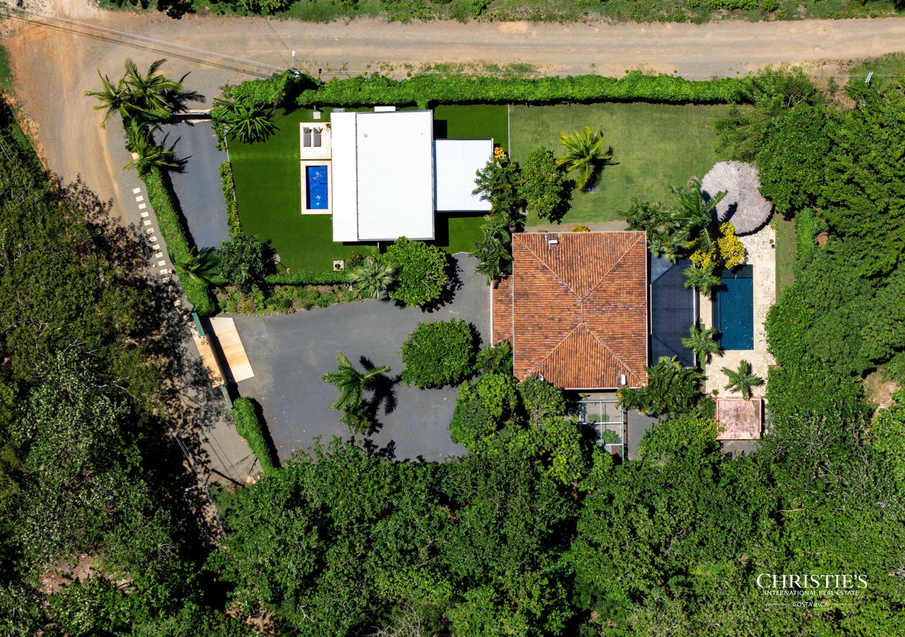 Casa Rosa | A Seaside Escape with a detached Casita in Playa Avellanas