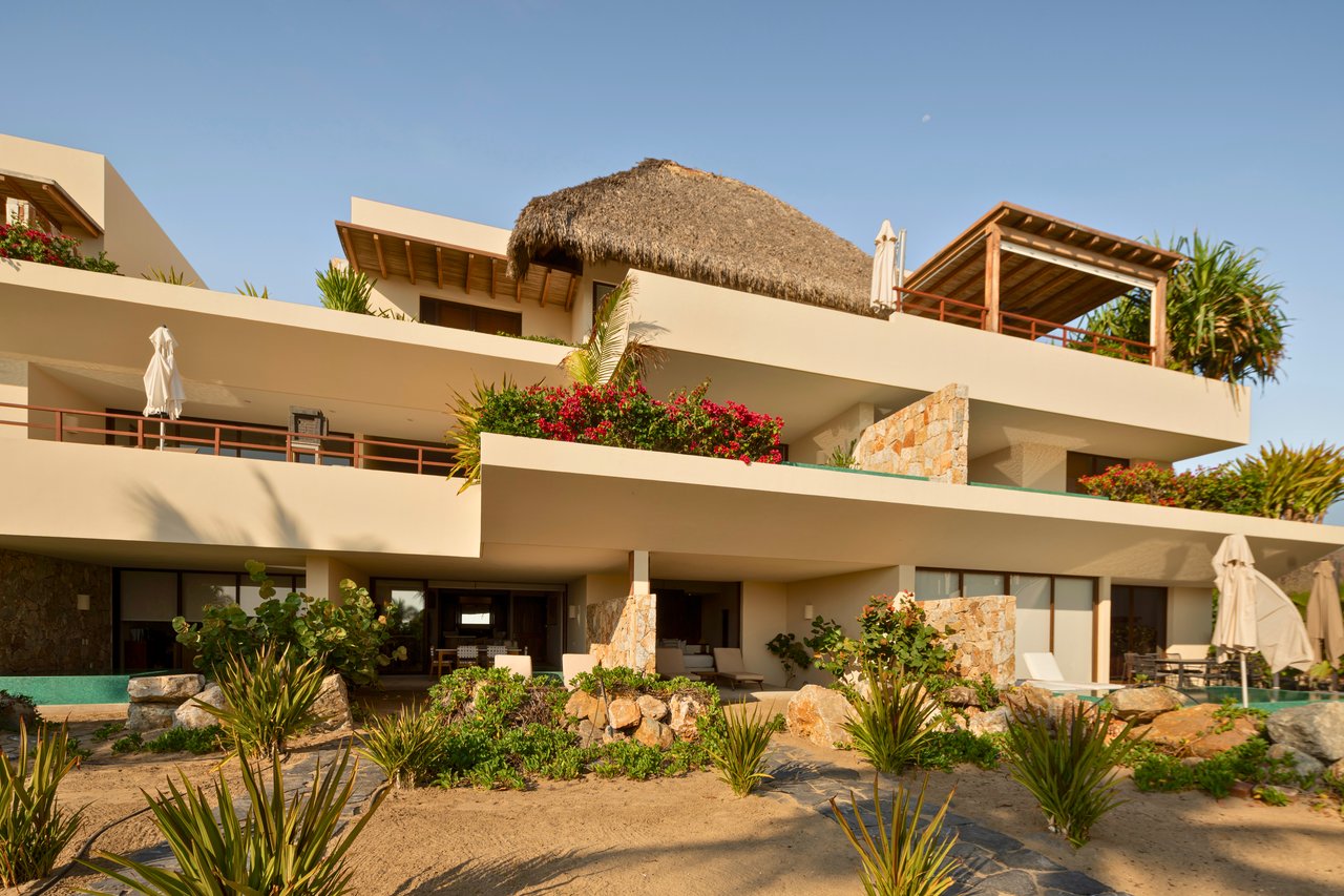 Marea Beachfront Villas H43