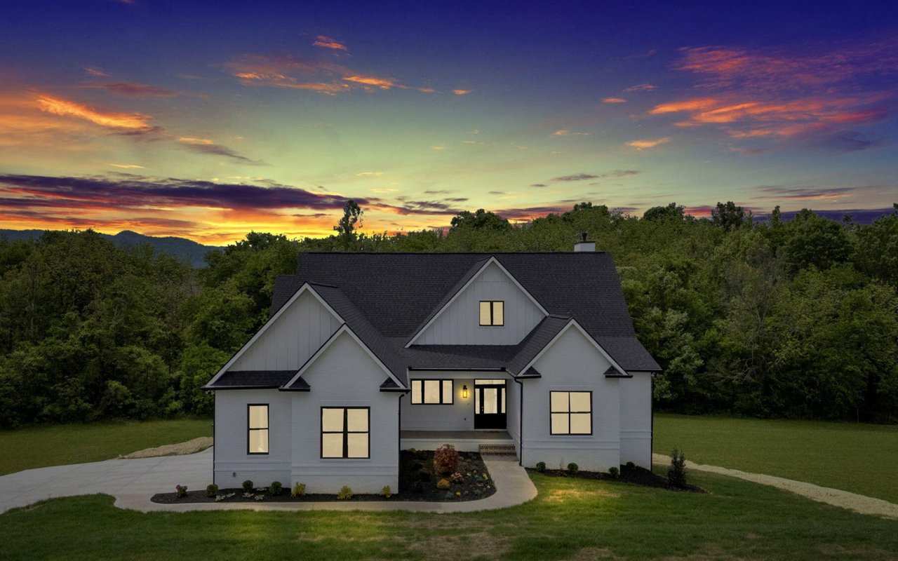 Wallace Luxury Spotlight | 618 Winding Creek Way Walland, TN 37886