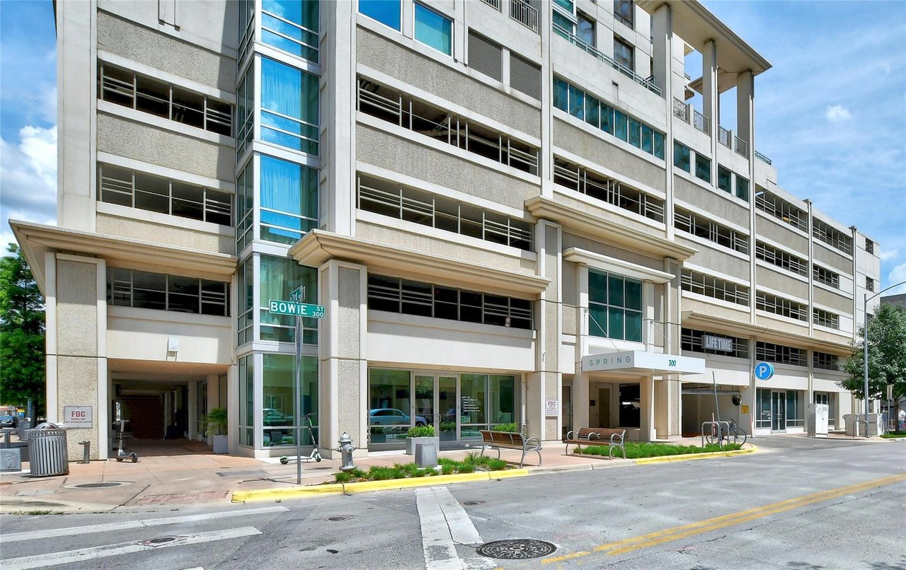 300 Bowie St APT 702