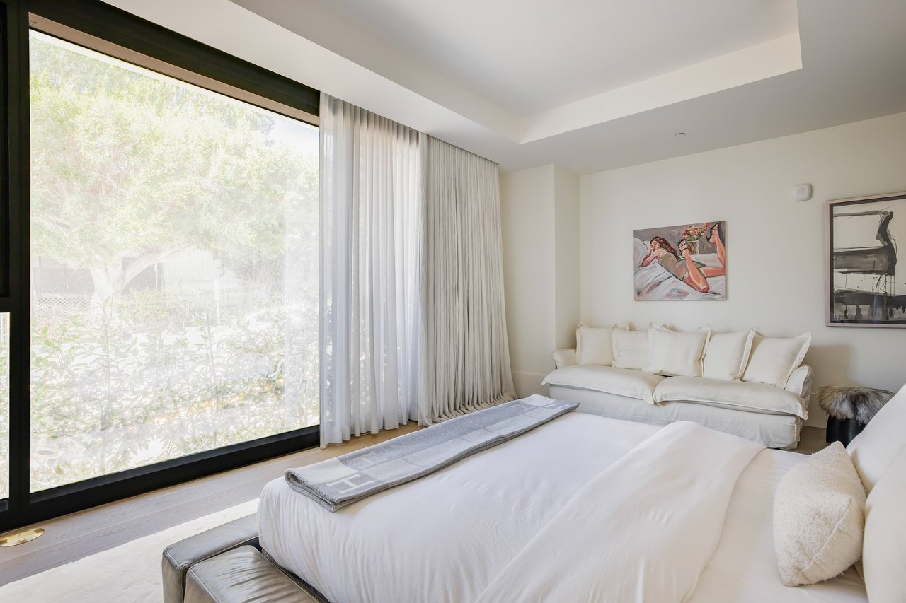 8420 W Sunset Boulevard Unit: 306