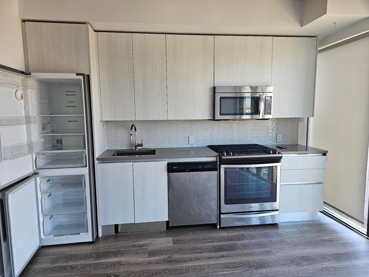 111 Bathurst Street 810