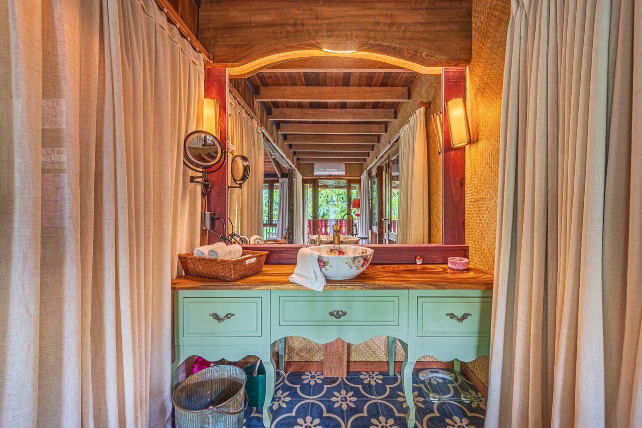 2.56 ACRES – 3 Bedroom Artistic Architectural Masterpiece, Recording Studio, Ocean View, Pool, 1 Bedroom Guest House!!!