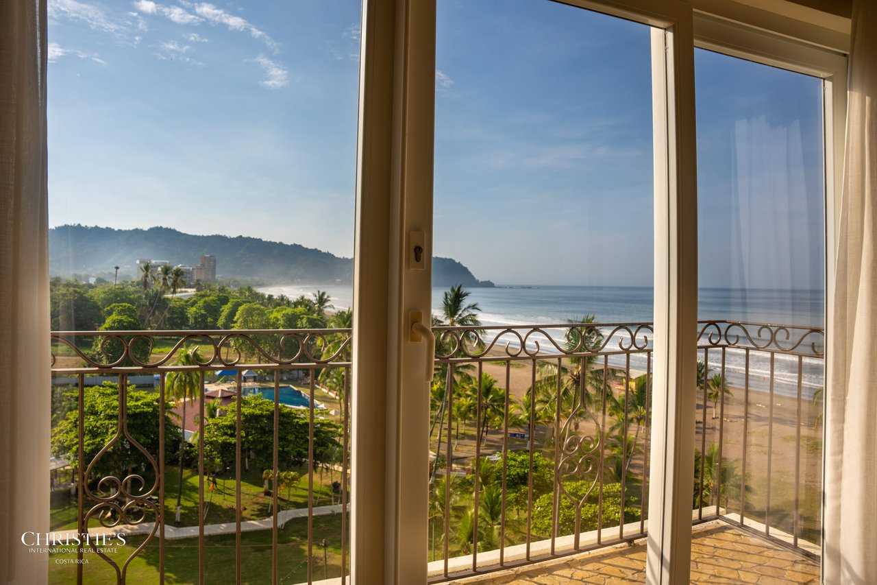 Elegant Oceanfront Living in Jacó – 2-Bedroom Condo at Acqua Residences