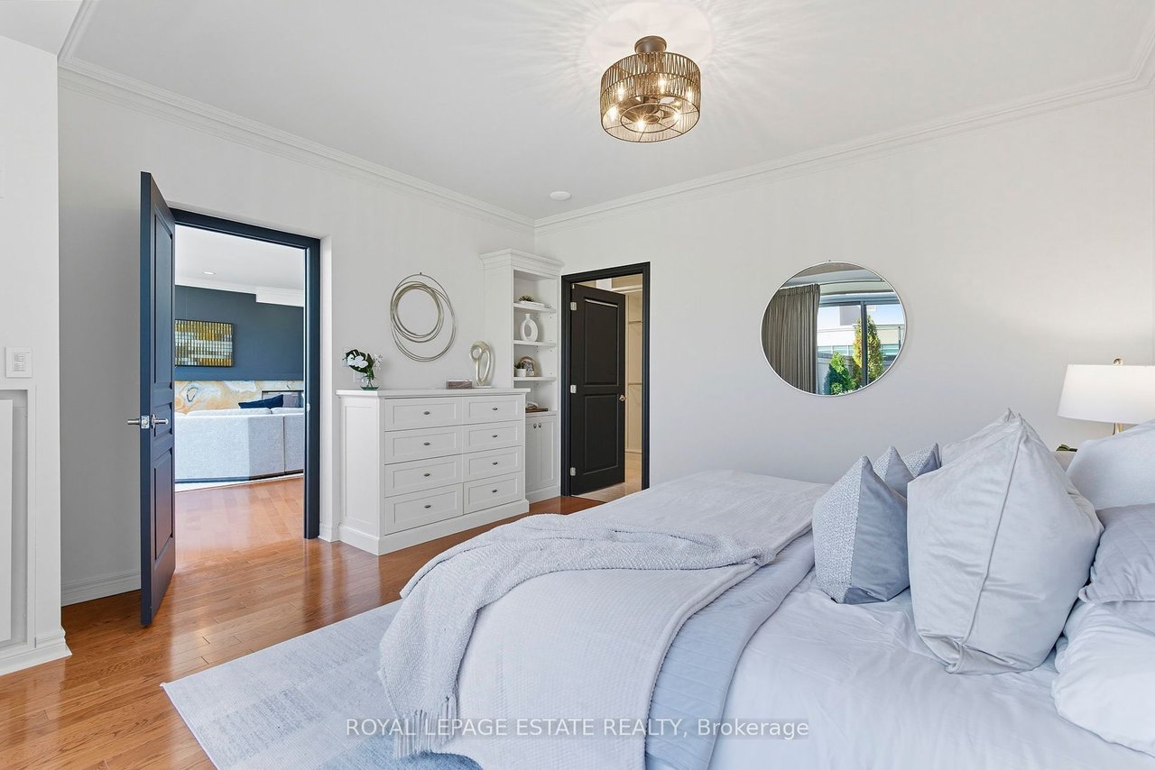 PENTHOUSE PINNACLE OF WATERFRONT LIVING 