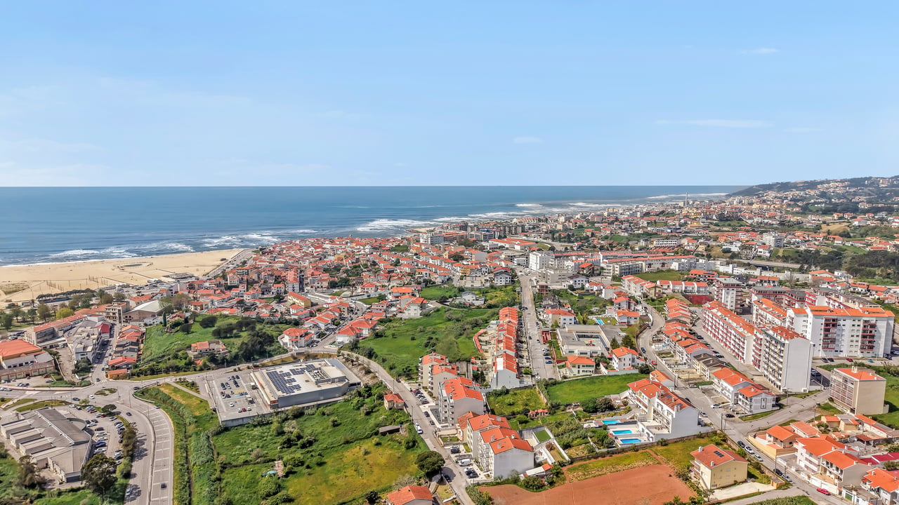 Bright Coastal Apartment with Large Terrace Just Steps from the Beach in Figueira da Foz