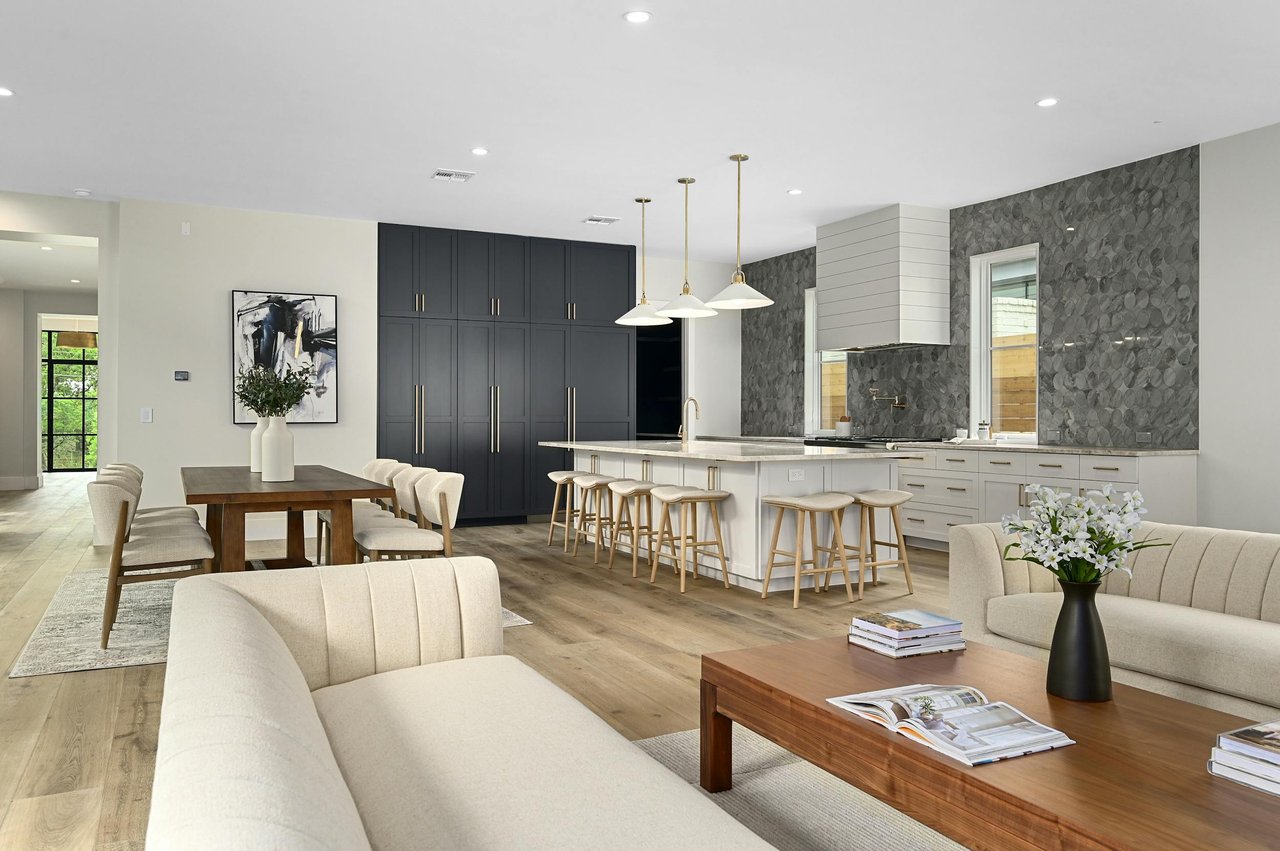 2400 Bridle Path