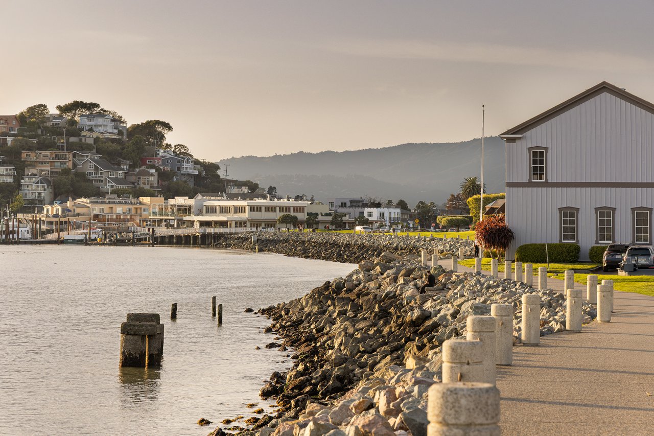 Luxury Condo with Sweeping Bay Views