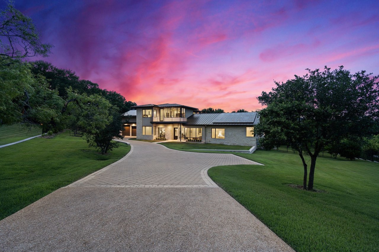 Las Lomas Contemporary