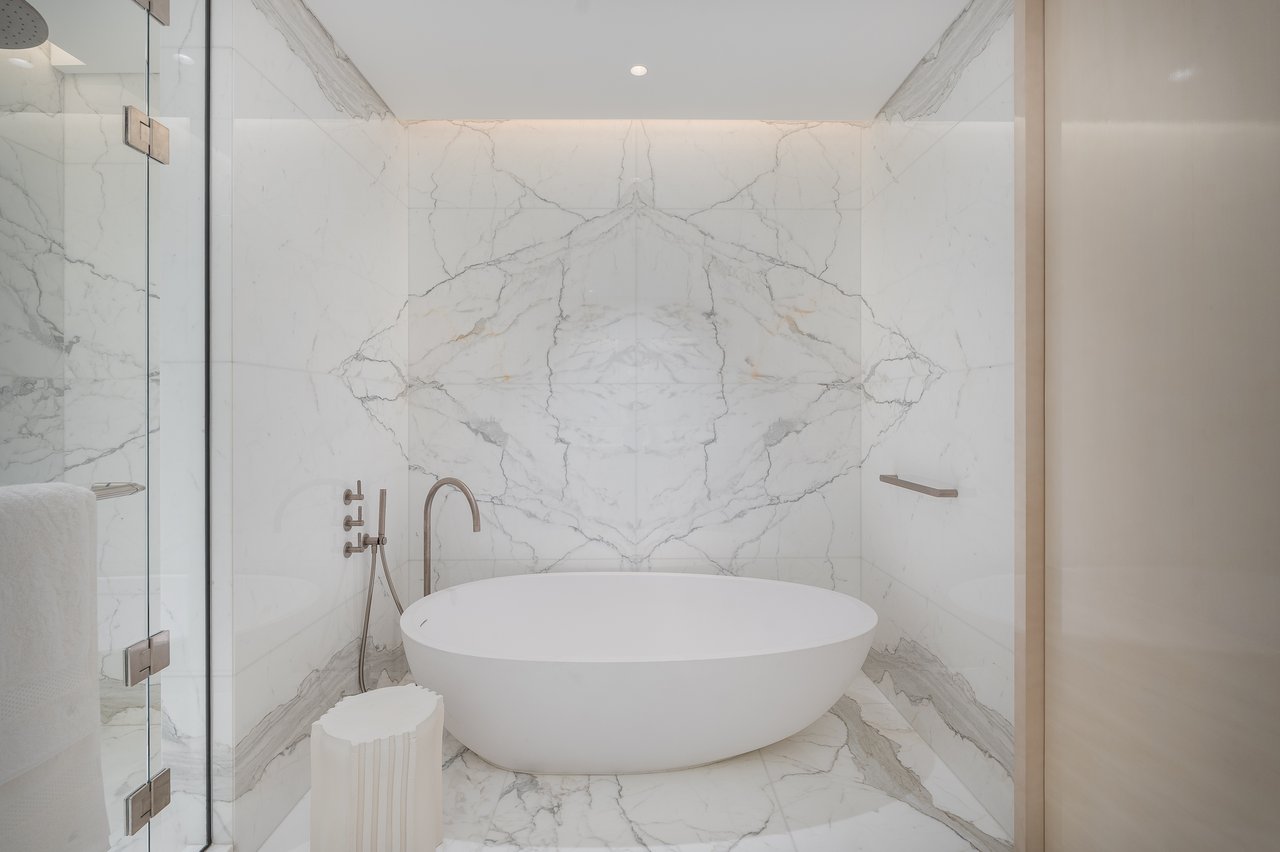 Four Seasons Private Residences - Penthouse 
