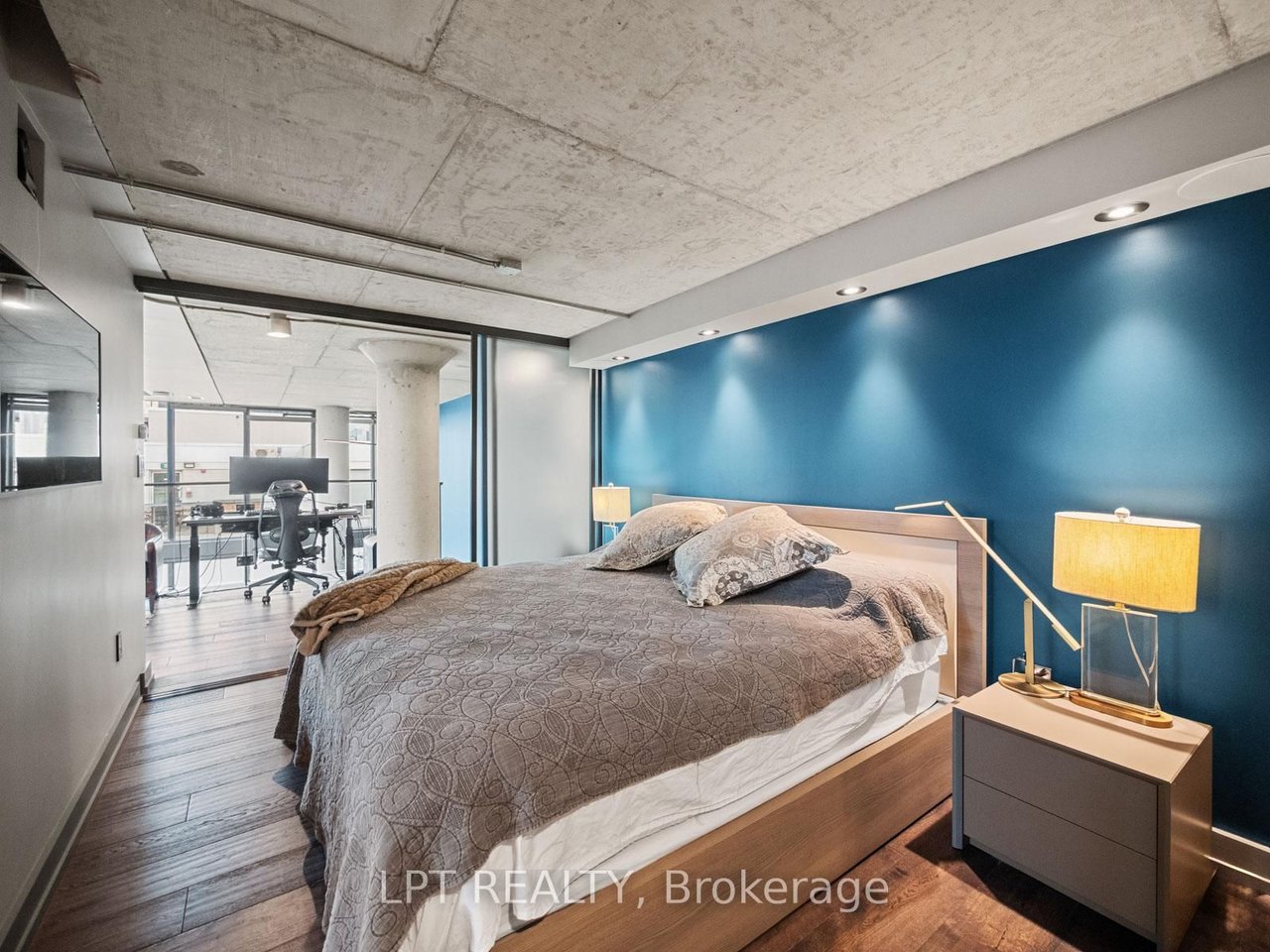 PENTHOUSE LUXURY IN KING WEST