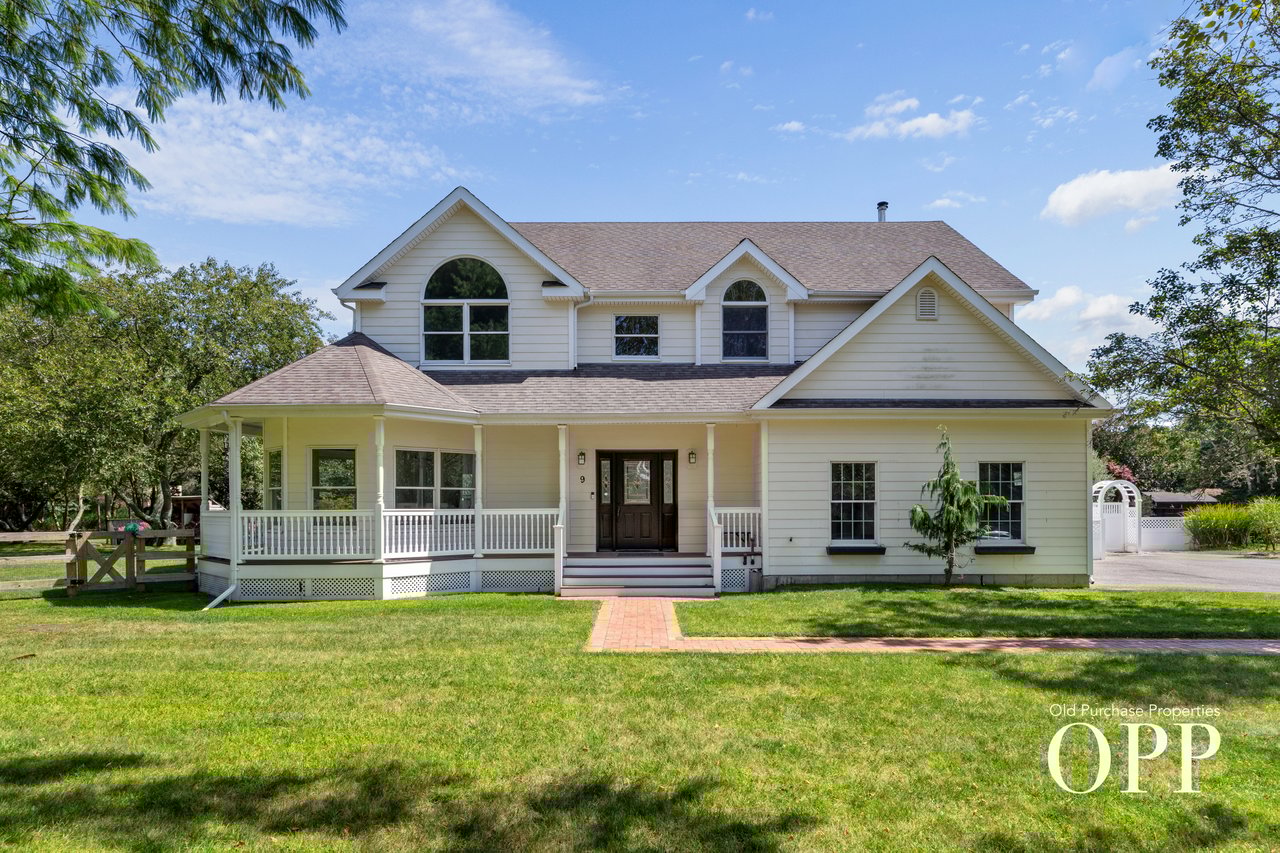 1.28 Acres of Updated Living in Brookhaven Hamlet