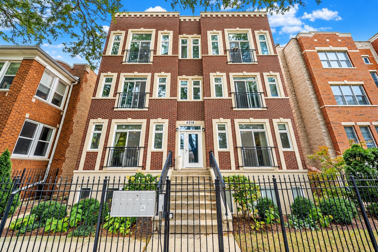 Brick condo building at 4319 N Richmond St #1N in Irving Park, Chicago