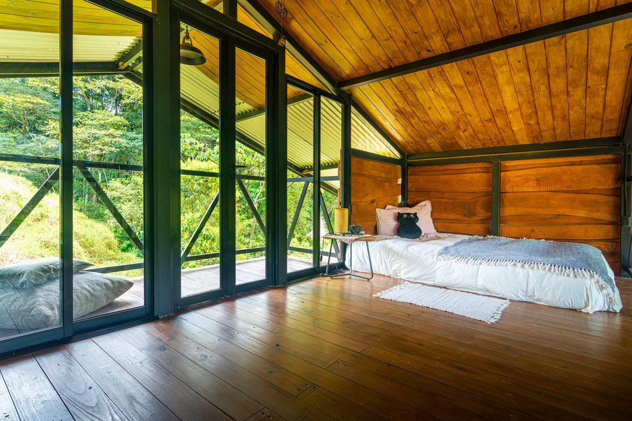 Off Grid Cabin - San Vito with Amazing Mountain Views