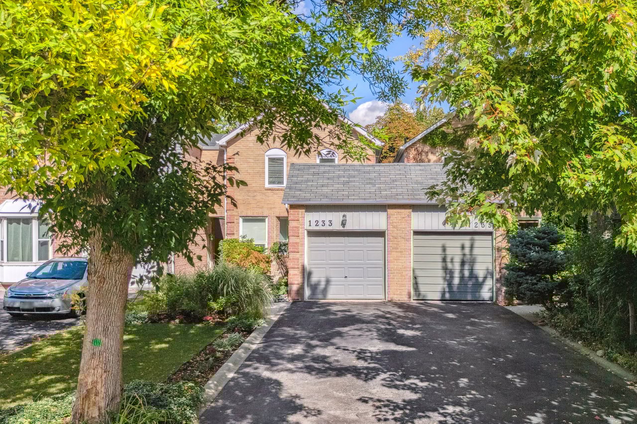 Updated Link Home on Ravine Lot
