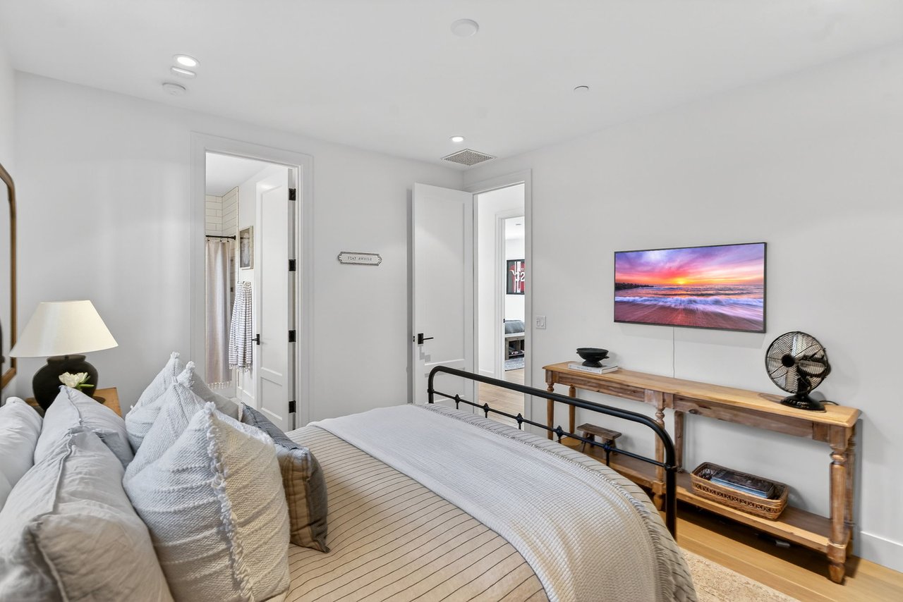 5217 E CALLE REDONDA