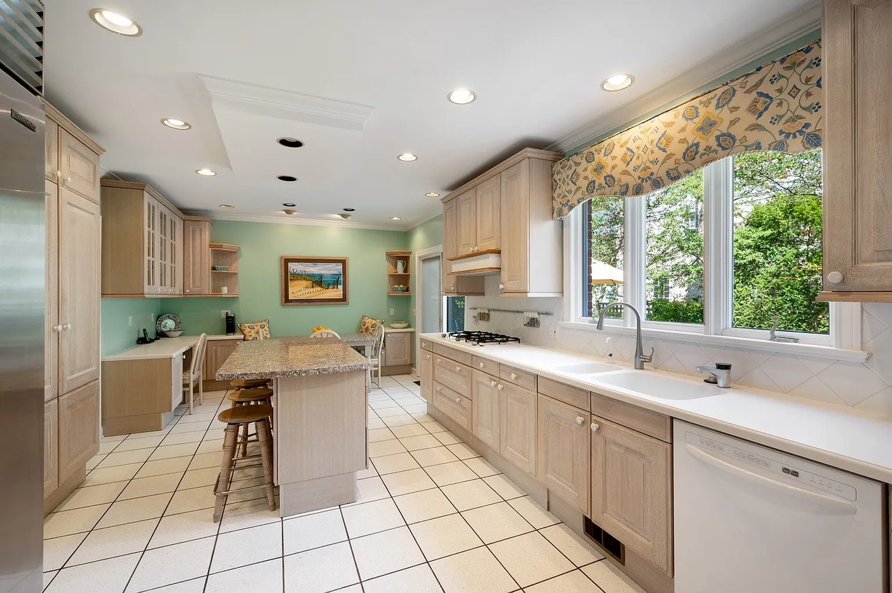 855 Mount Pleasant St