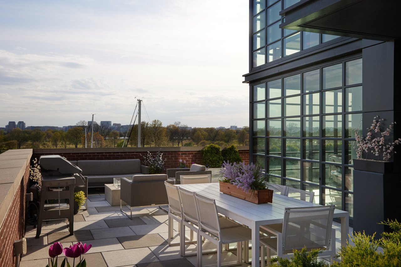 45 Sutton Square SW #306